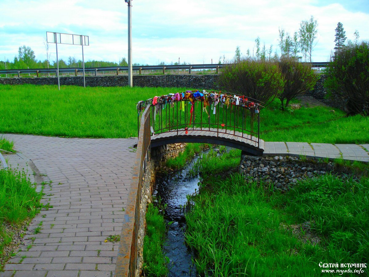 Индекс можайска. Исток Москвы реки Можайск. Исток Москва-реки в Дровнино. Часовня Исток Москвы реки. Исток Москвы реки фото.