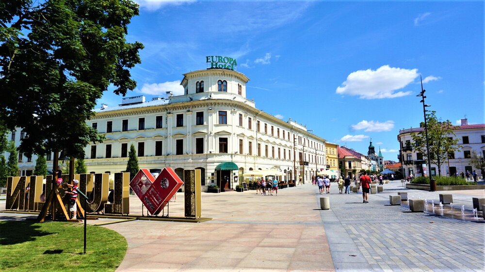 Люблин 100 Краковское предместье и буквы.jpg