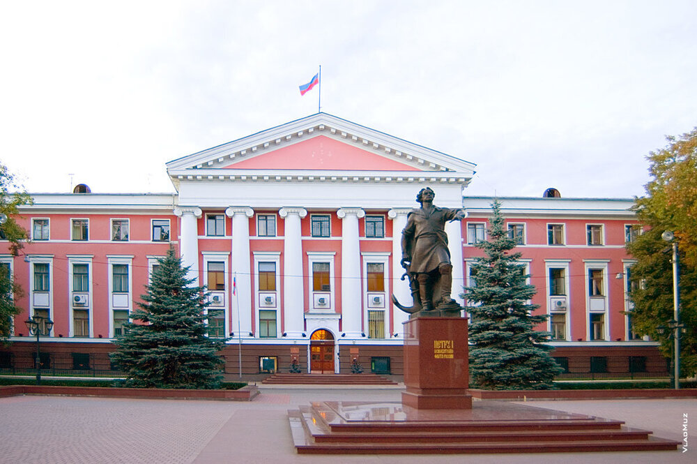 1 памятник Петру 1.jpg