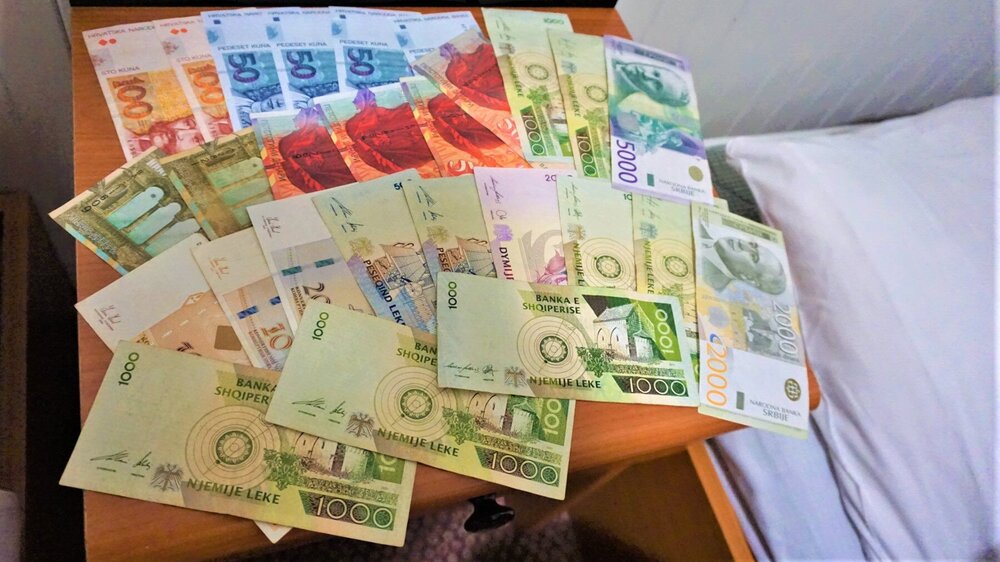 Деньги в отеле.jpg