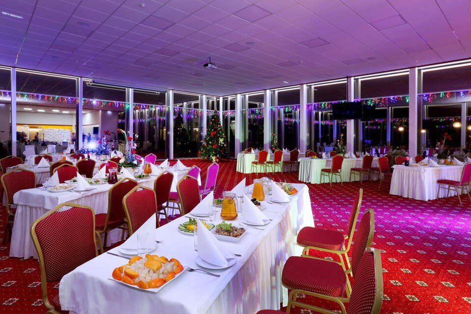 Банкетный зал в отеле.jpg