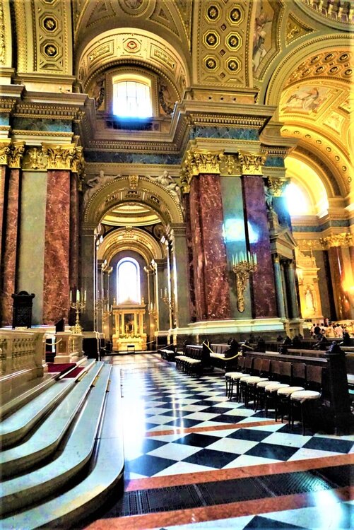 Будапешт собор внутри2.jpg