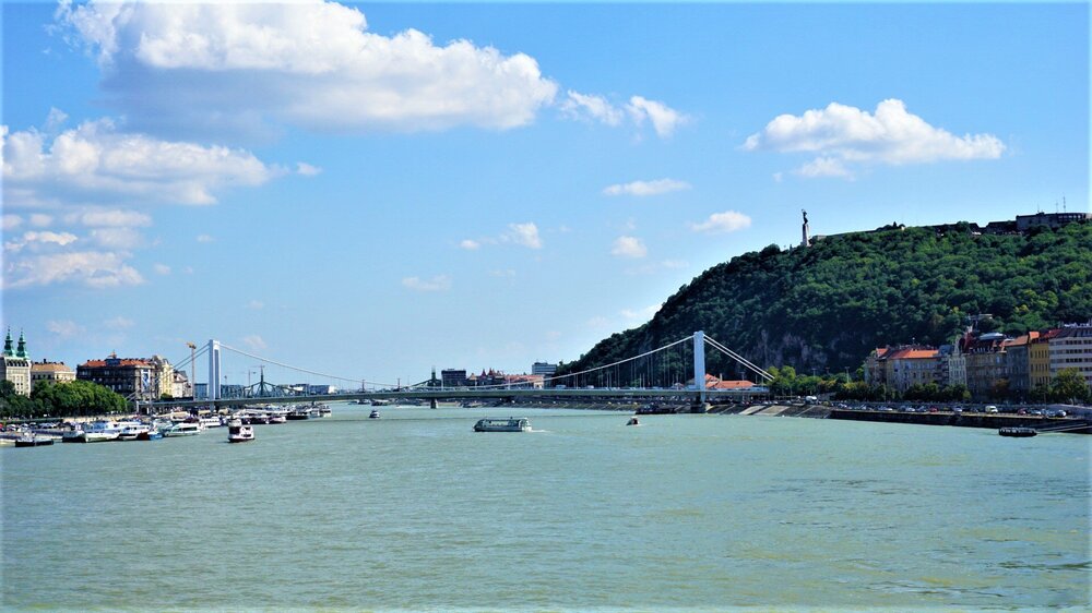 Будапешт холм.jpg