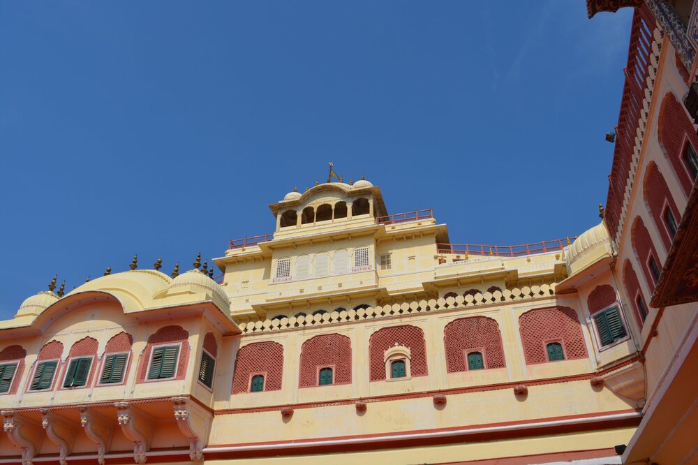 Окна из которых смотряь члены семьи махараджи.JPG