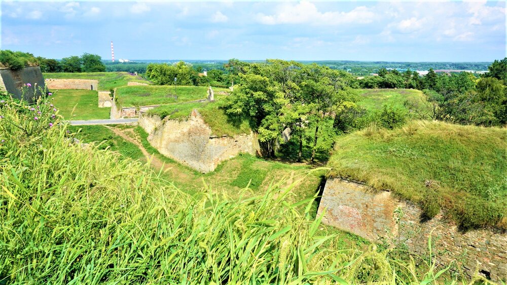 Нови -Сад крепость внутри.jpg