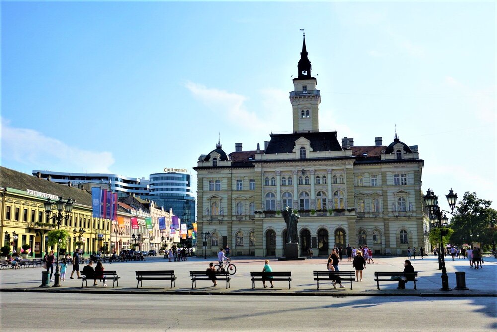 Нови-Сад площадь 2.jpg