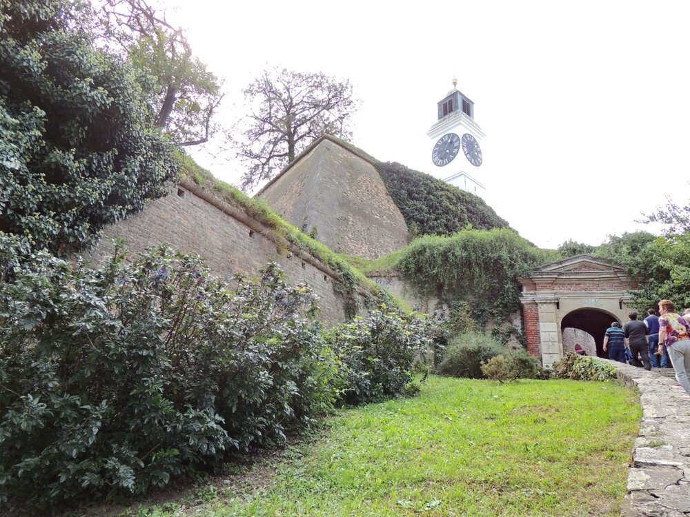 DSCN8169 - крепостная башня с часами.JPG