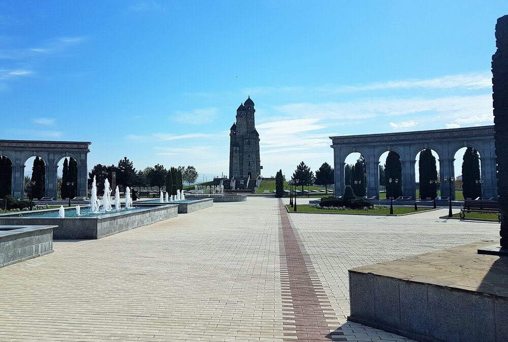 Назрань Девять Башен.jpg