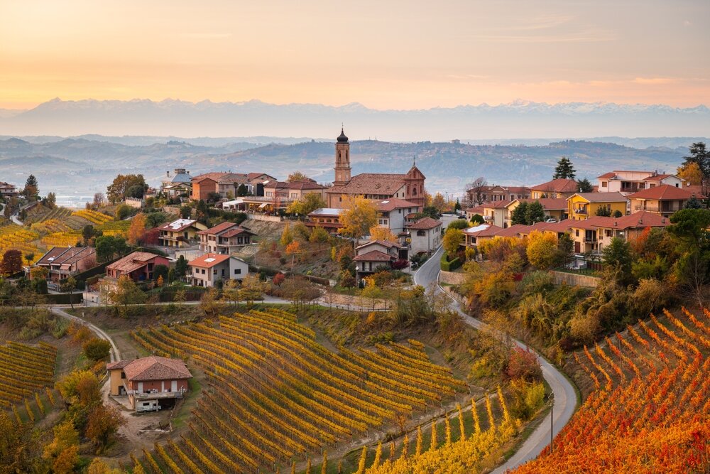 Langhe-Roero_italy_shutterstock_2203925215.jpg
