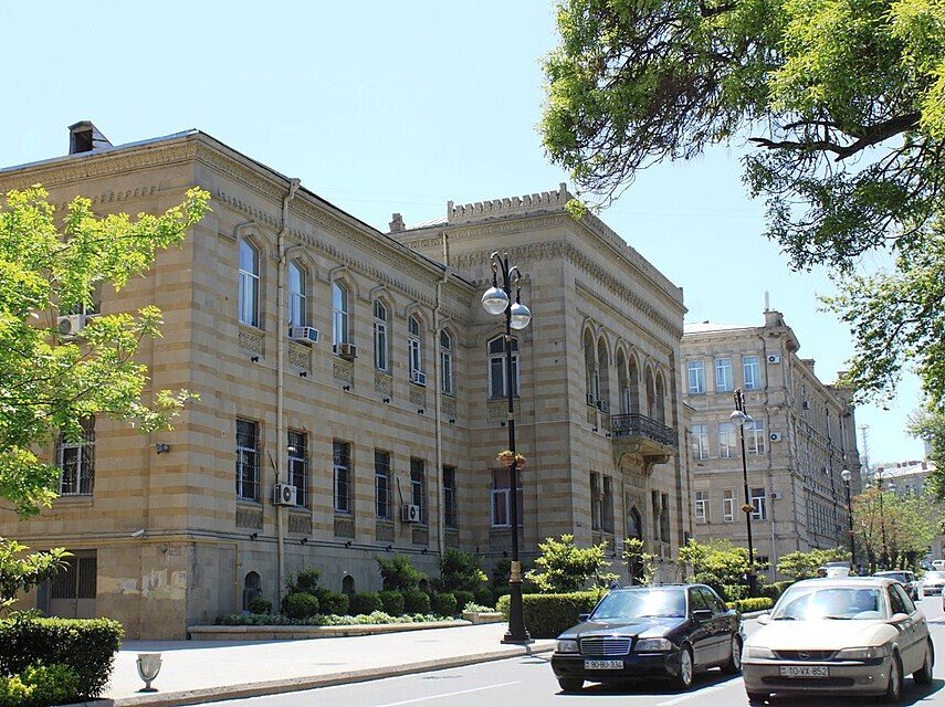 Institute_of_Manuscripts,_Baku,_2010.jpg