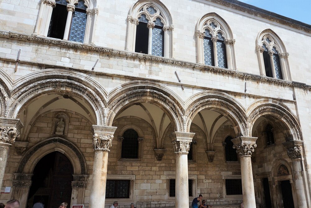 15QBescF5F-L60O3ykjd20_xkatqeucIoJvyYDBEaGp-euR9CYUeaYdezB-wCihg-NnFlLR7ouP7NULDG7ZBCFLA (2).jpg