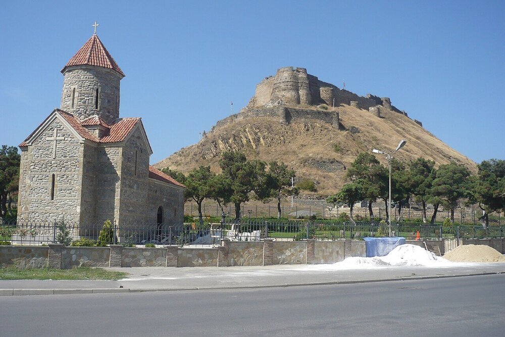 Kostel_a_Citadela_Gori.JPG