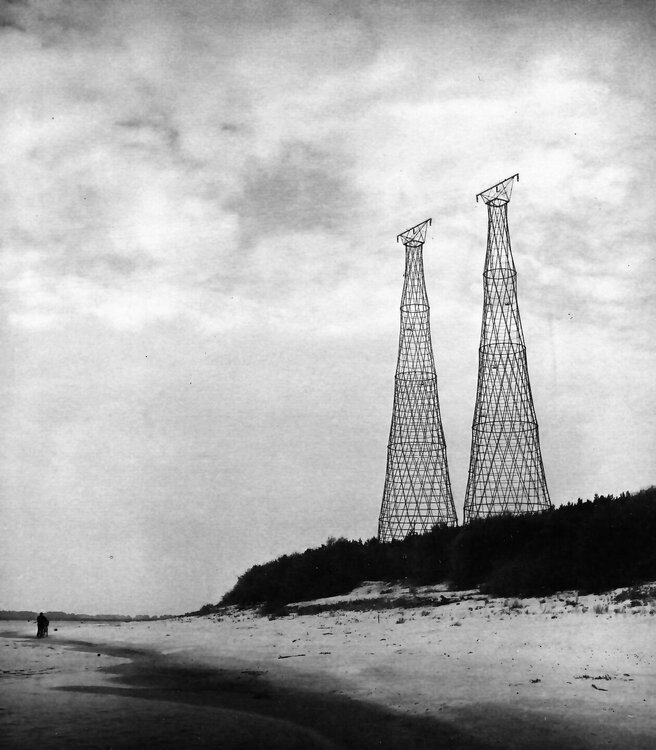 Shukhov_Oka_Towers_1988_photo_by_Igor_Kazus.jpg