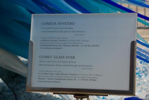 DSC08105 Италия - Венеция, остров Мурано, скульптура Стеклянная Комета (Cometa di Vetro) на рождество 2007 года.jpg
