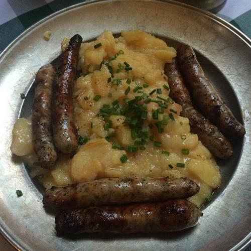Nuernberger Bratwurst Glockl am Dom 17.jpg