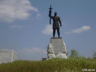 Памятник-князю-Святославу..jpg