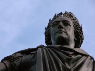 Statue_de_Louis_XV_-1.jpg