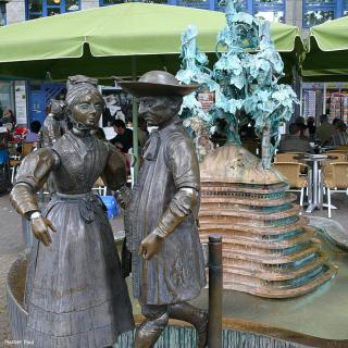 Кобленц-Фонтан с виногралом-3.jpg