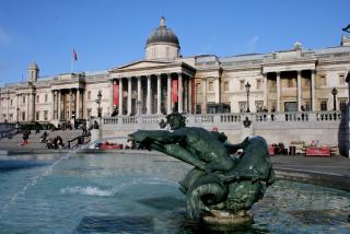 Fountain_in_Trafalgar_Square_2.jpg