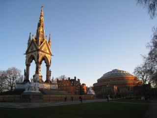 Albert_memorial_and_royal_albert_hall.jpg