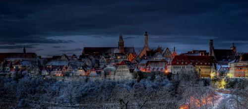 Rothenburg_ob_der_Tauber_Winter_Nacht.jpg
