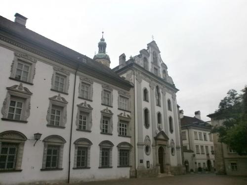 хит монастырский двор.jpg