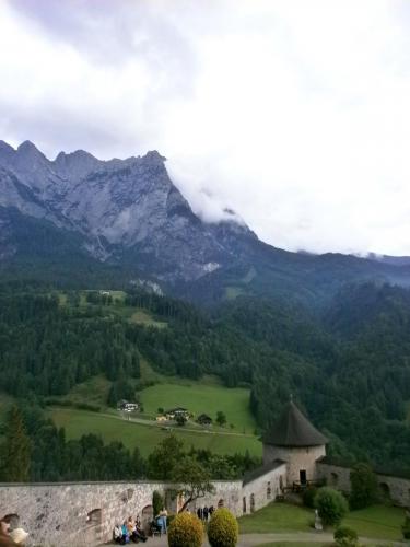 хоэн площ шоу.jpg