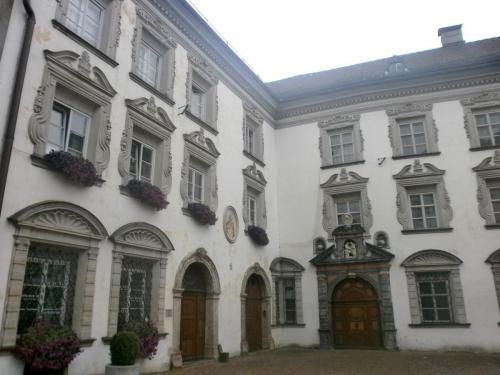 хит монастырский двор еще.jpg