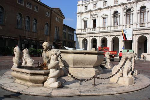 площадь Пьяцца-Веккья1.JPG