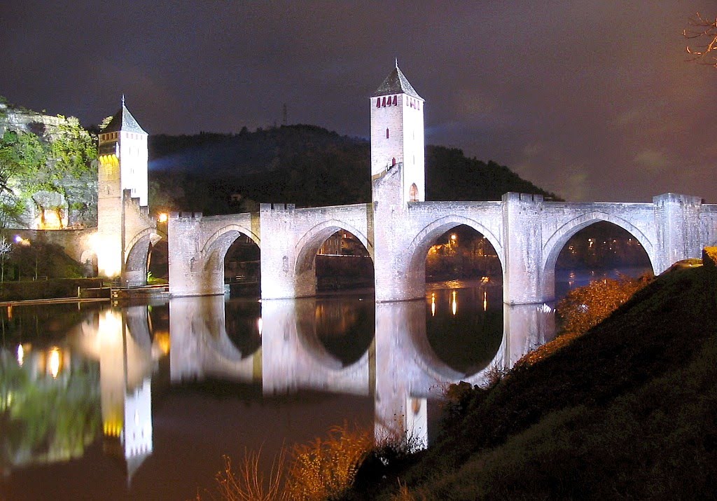 Lot of places. Cahors Франция. Базантен Франция. Мост Valentre. Мост Валентре Франция история.