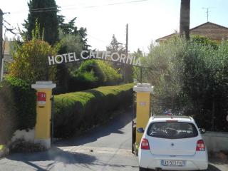 1335 - Hotel California.JPG