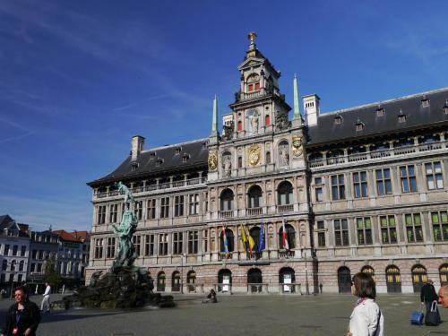 P1100320_Ратуша и рыночная площадь.JPG