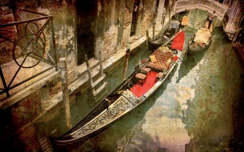 453679_veneciya_italiya_gondola_kanal_mostik_granzh_1680x1050_(www.GdeFon.ru).jpg