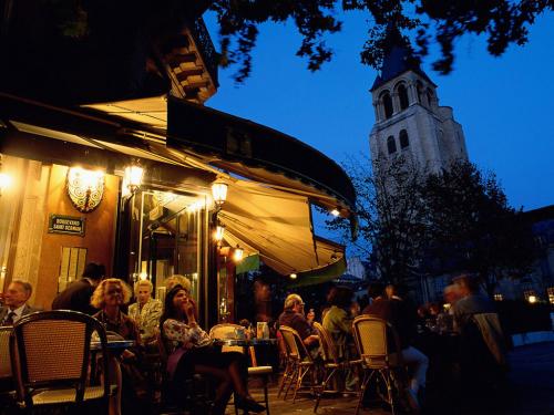 Boulevard_St_Paris.jpg