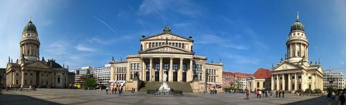 800px-Gendarmenmarkt_berlin_2008_c_filtered.jpg