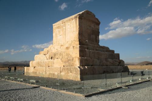 Могила Куруша в Пасаргады.jpg