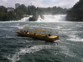 На таком кораблике (гандоле) можно добраться до водопада_7495.jpg