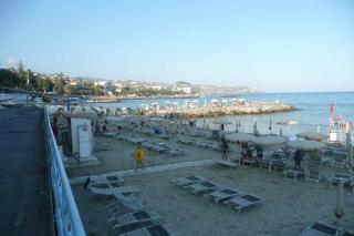 2012.08.26,20.34.18 Сан Ремо, пляжи благоустроены, но море грязное.jpg