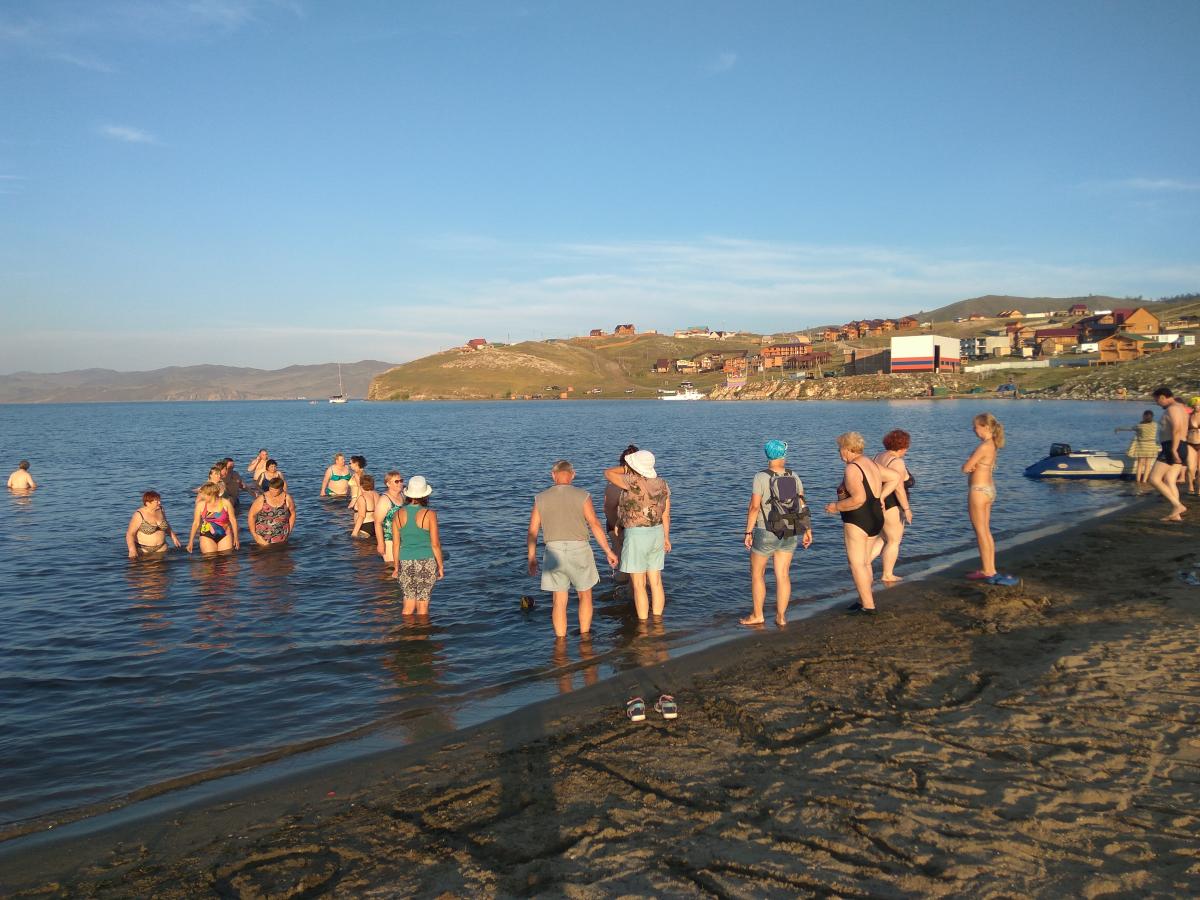Байкал люди купаются