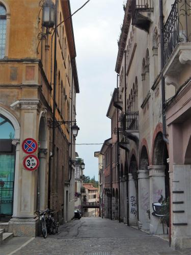 Улица Бассано Дель Граппа.jpg