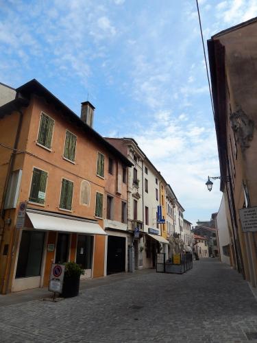 Улица Бассано Дель Граппа 1.jpg