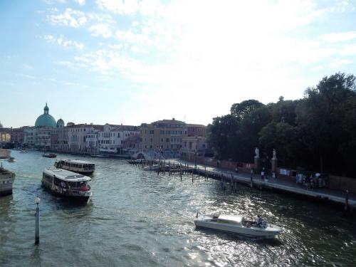 Мост Конституции1.jpg