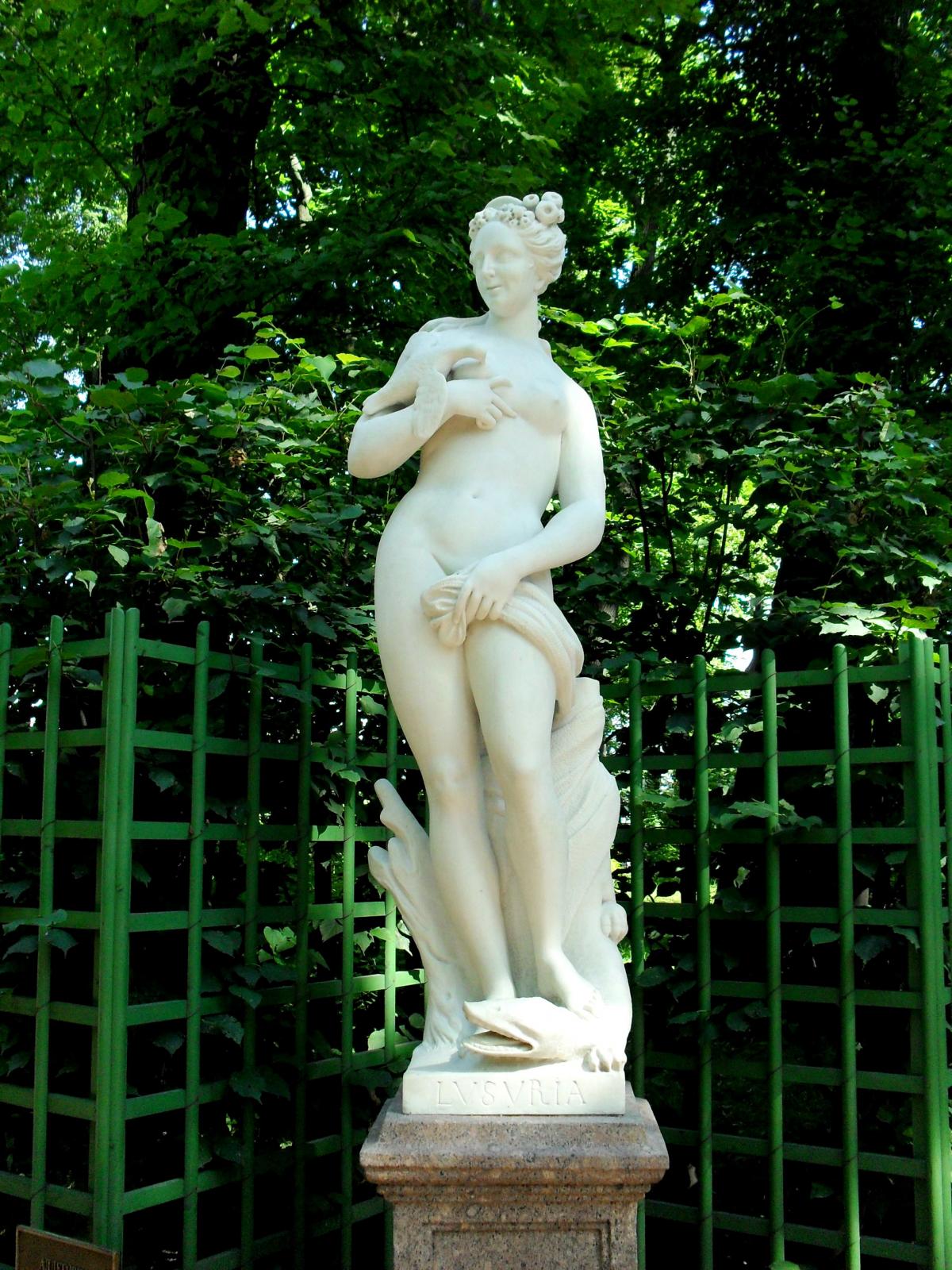 Венера Таврическая в летнем саду