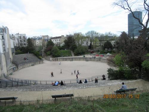 март, париж 978.JPG