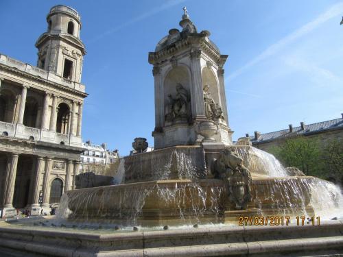 март, париж 732.JPG