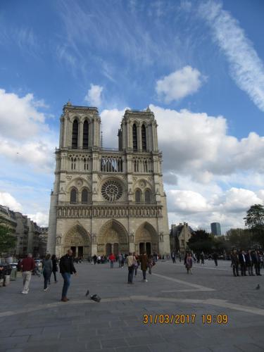 март, париж 2190.JPG