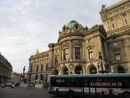 март, париж 1933.JPG