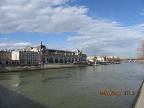 март, париж 915.JPG