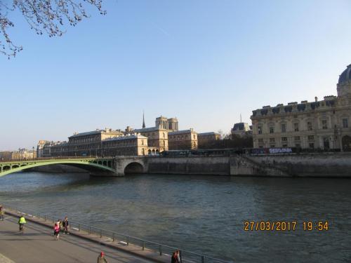 март, париж 855.JPG