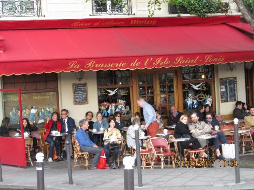 март, париж 2233.JPG